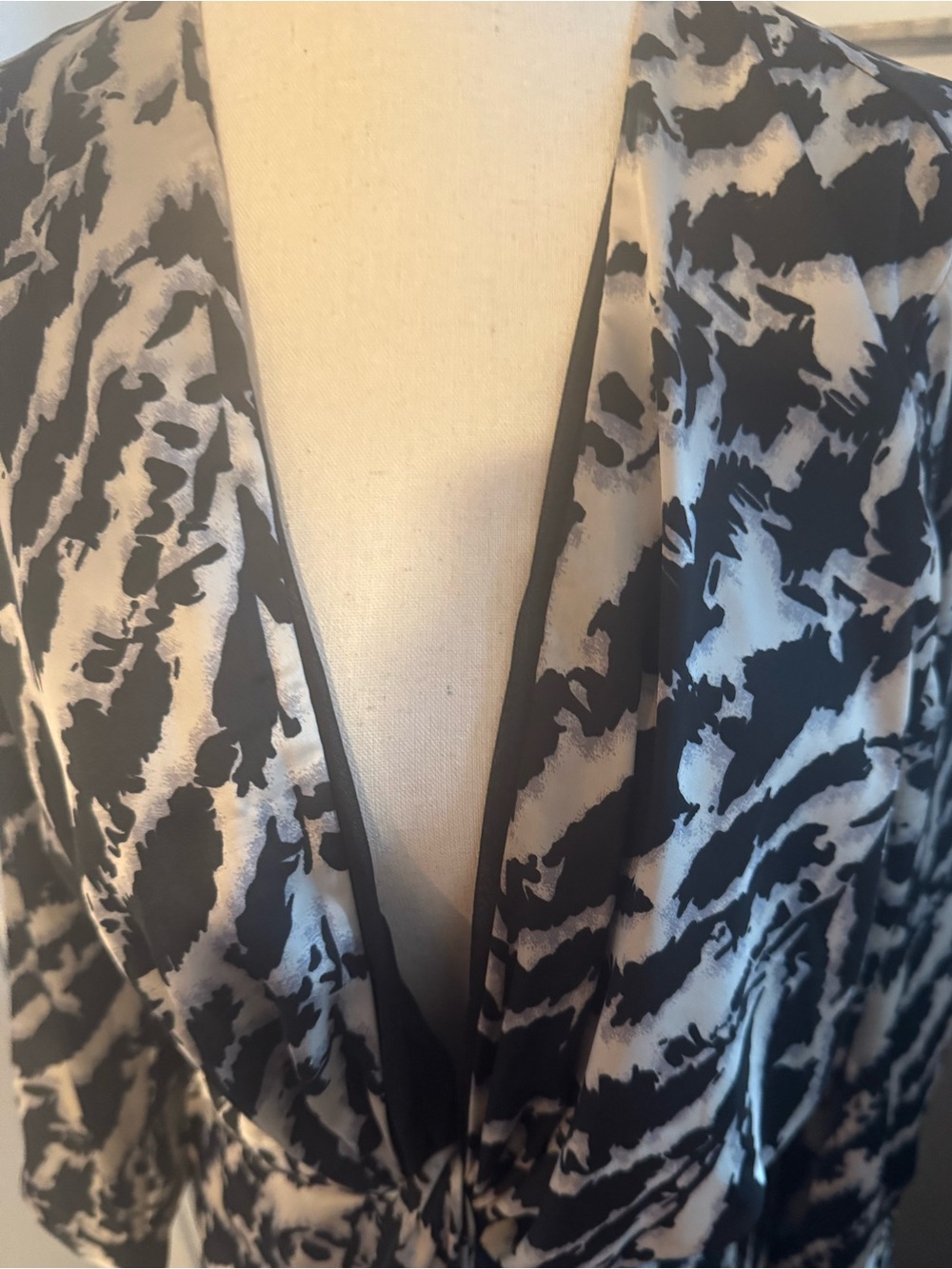 Zara ♥️ Black & White Satin-Effect Animal Print Dress - Picture 6 of 10